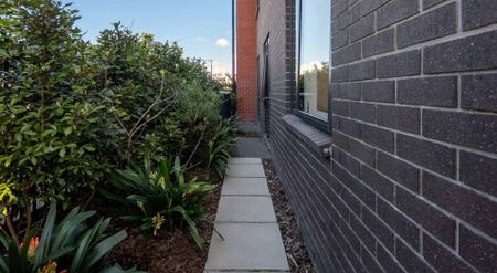 Modern Ground-Floor Apartment with Dual Access - Photo 5