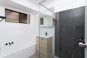 7 Kalmia Court, Elanora QLD 4221 - Photo 5