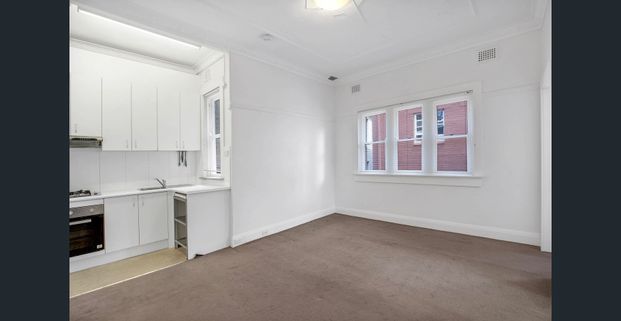 Bright open plan apartment in the heart of Paddington. - Photo 1