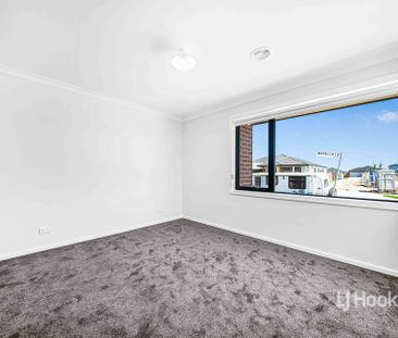 5 Earlville Street, Manor Lakes VIC, Belconnen - Photo 5