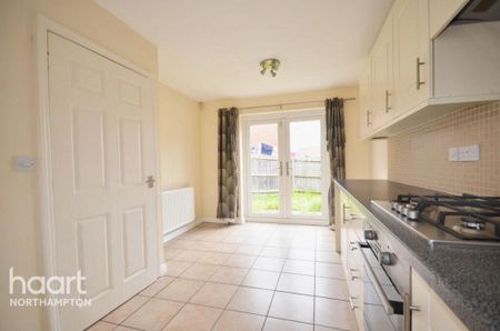3 bedroom semi-detached house to rent - Photo 4