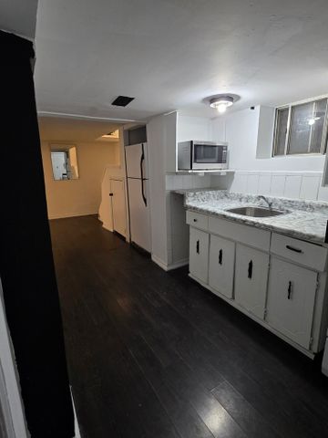 College St & Ossington Ave - Photo 4