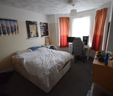 To Rent Markham Road, Winton, Bournemouth, BH9 £2,600 pcm Tenancy Info - Photo 3