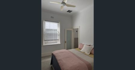 EXECUTIVE STYLE LIVING, JUST A SHORT STROLL TO THE CITY, SECURE CAR PARKING, LOW MAINTENANCE - Photo 4