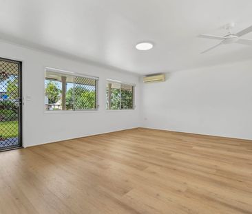 Freshly Renovated Home on Large 787m² Block in Quiet Cul-De-Sac - Photo 2