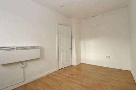 Flat, High Street, Ramsgate, CT11 - Photo 4