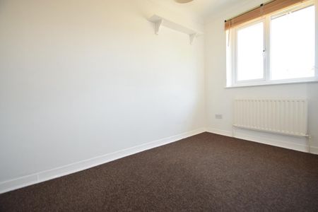 2 bedroom end of terrace house to rent - Photo 2