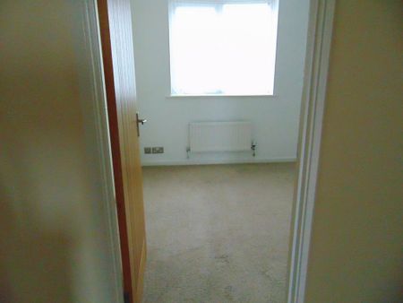 2 bedroom semi-detached house to rent - Photo 4