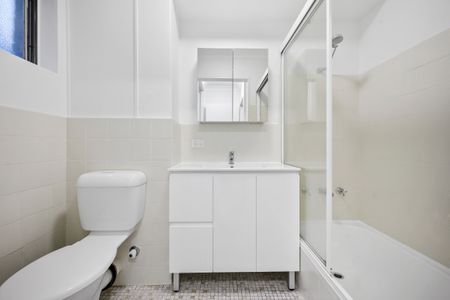 2 Bedroom with Fantastic Location! - Photo 5