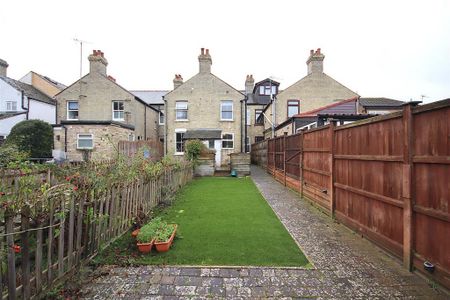 2 bedroom terraced house to rent - Photo 2