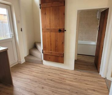 Manor Road, Rowsham - Photo 1