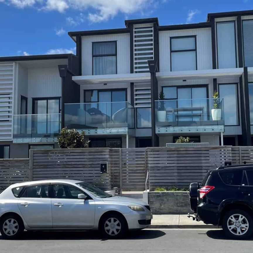 Beautiful, Light 3 Bedroom Home - Photo 1