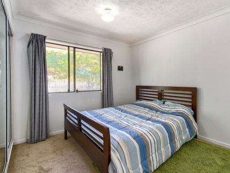Spacious Apartment In Leafy Highgate Hill! - Photo 2