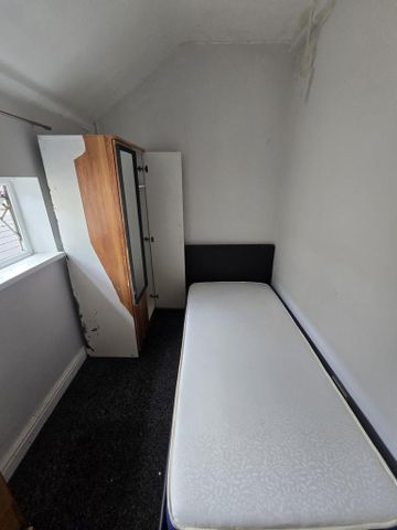 4 bedroom terraced house to rent - Photo 5