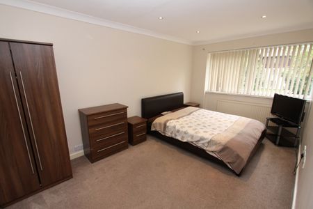 5 Bed End Terrace, Bembridge Close, NW6 - Photo 4