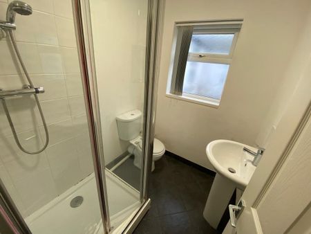 1 bedroom in a house share to rent - Photo 5