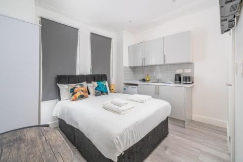 Room in a Shared House, Selwyn Road, NW10 - Photo 1