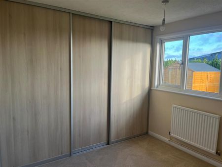 3 bedroom detached bungalow to rent - Photo 2