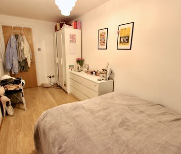 2 Bed Flat, Compass House, SW18 - Photo 6