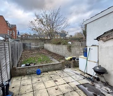 Walton Road, Woking, Surrey, GU21 - Photo 2