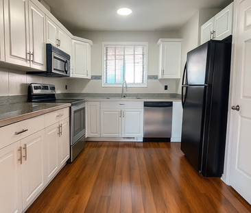 Spacious 5-Bedroom Home for Rent in Martindale - Photo 2