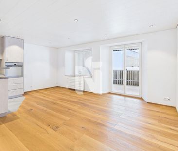 Liebevoll renovierte 2.5-Zimmer-Wohnung mit rustikalem Charme und B... - Photo 1