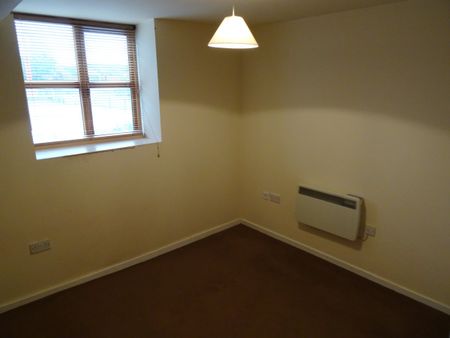 2 Bed Unfurnished Apartment - Photo 3