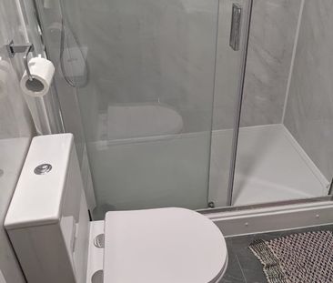 Room in a Shared House, Crownfield Avenue, IG2 - Photo 6