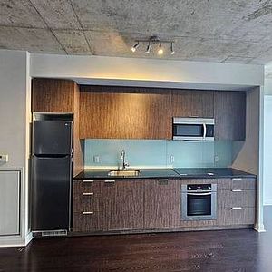 OVER 600 SQ FT 1 BED LOFT KING WEST - Photo 2