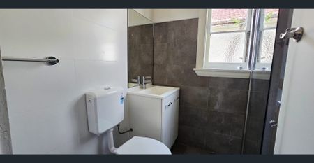 Charming 4 Bedroom Home - Photo 5