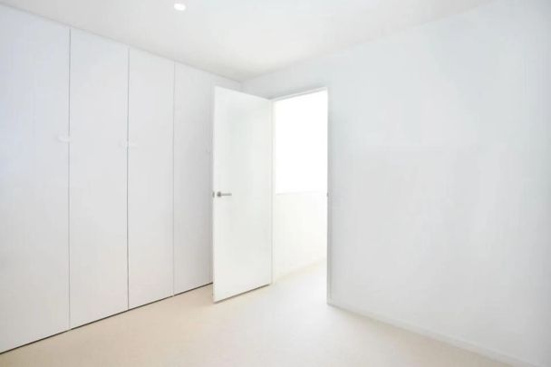 Two beds, two bathrooms, two car spaces… and too good to miss! FIRST INSPECTION WILL BE ON THE 8TH OF NOVEMBER - Photo 1