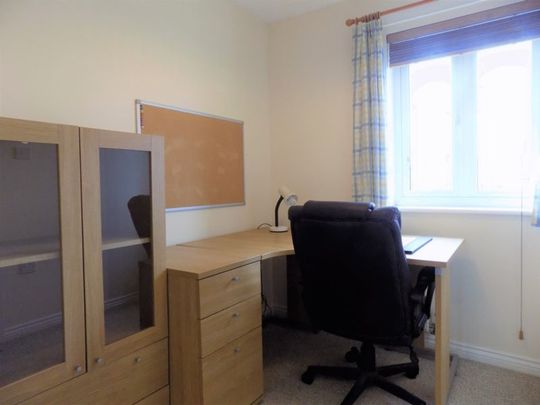 3 Bedroom End Terraced House - Photo 1