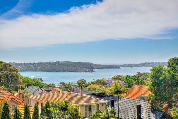 Stunning Renovated 2 Bedroom Apartment - Photo 1