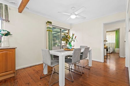 Fantastic 3 Bedroom Home, Great Location, Great Outdoor Entertaining Area! - Photo 4