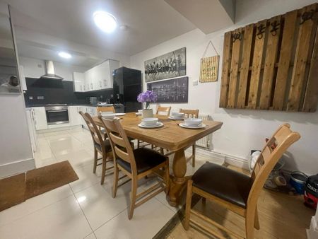 3 bedroom terraced house to rent - Photo 3