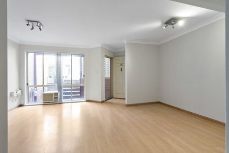 Neat 3 Bedroom Townhouse - Photo 4