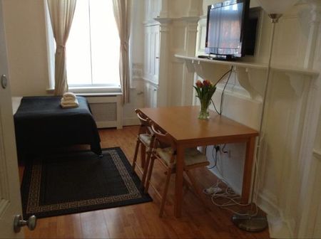 BILLS INCLUDED -Modern Studio Apartment with Garden Access in the heart of Hammersmith, London W6 - Photo 3
