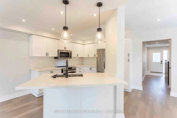 Condo Townhouse For Lease | N9256468 - Photo 1