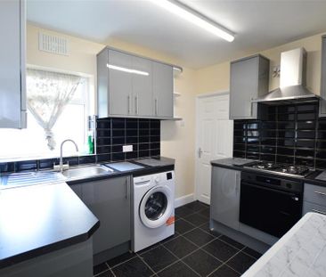 4 bedroom terraced house to rent - Photo 5