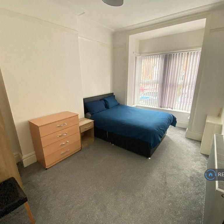1 bedroom in a house share to rent - Photo 1
