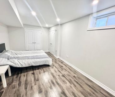 For Lease - 18 Fountain Court, Richmond Hill, Ontario - Photo 3
