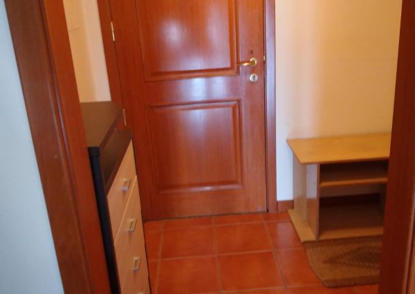 Apartamento T0+1 junto ao Centro Comercial Glicínias