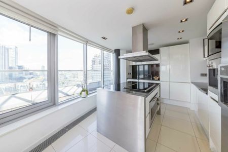 Fairmont Avenue, E14, London - Photo 3
