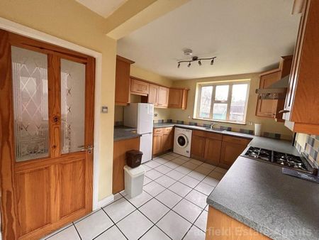 3 bedroom semi-detached house to rent - Photo 2