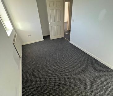 2 bed Apartment - To Let - Photo 4