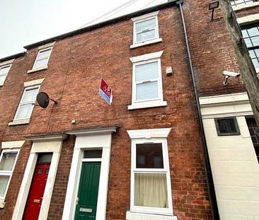 4 bedroom terraced house to rent - Photo 1