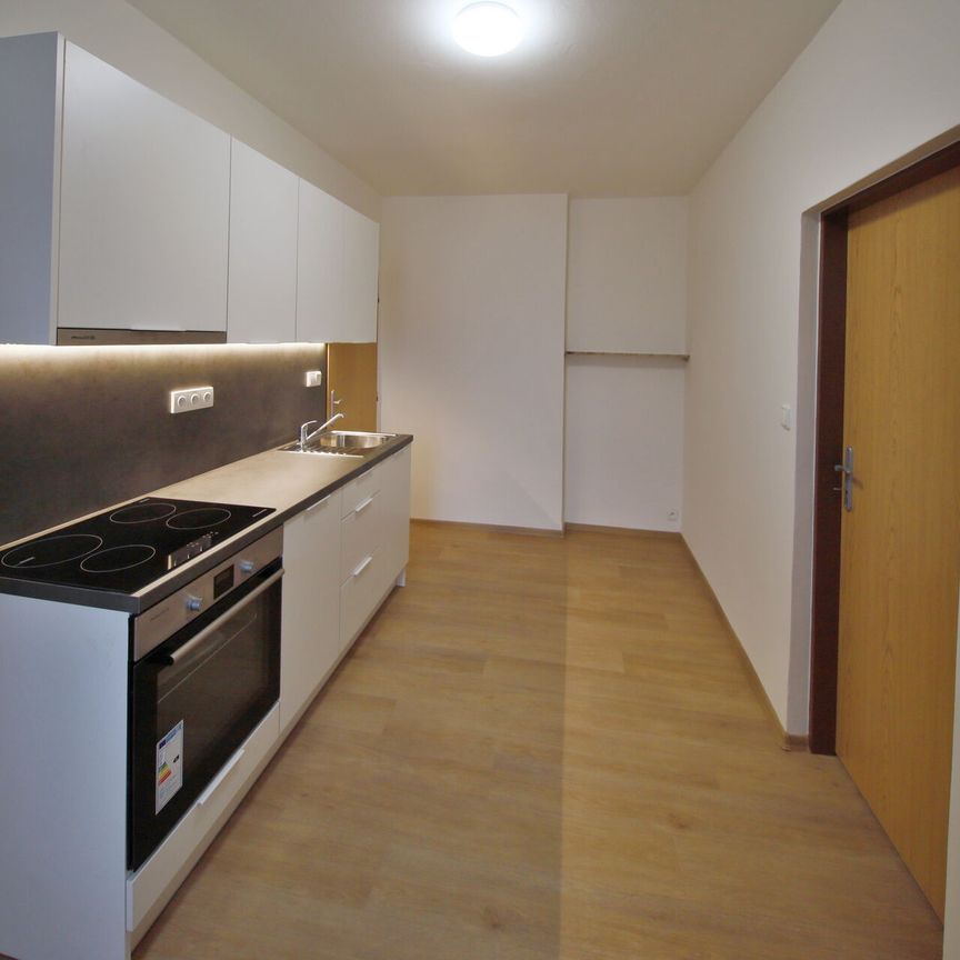 Pronájem bytu 2+1 36 m², Studentská , Karlovy Vary - Photo 1
