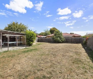 Spacious Fully Furnished 4 bedroom Home in a Prime Location - Photo 5