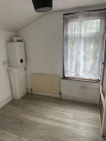 3 bedroom terraced house to rent - Photo 5