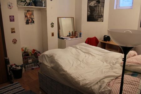 4 Bed Student Accommodation - Photo 5